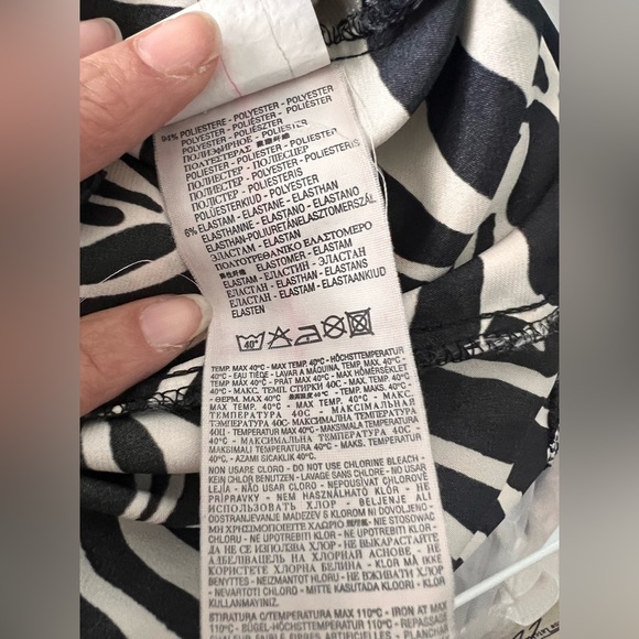 🔥⭐️Rinascimento Animal Print Top - Picture 6 of 6